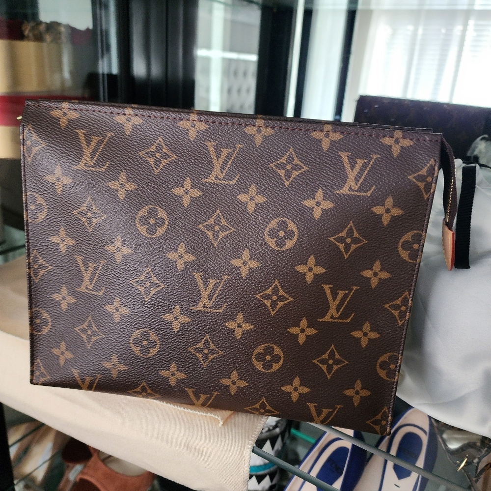 LV toliety 26